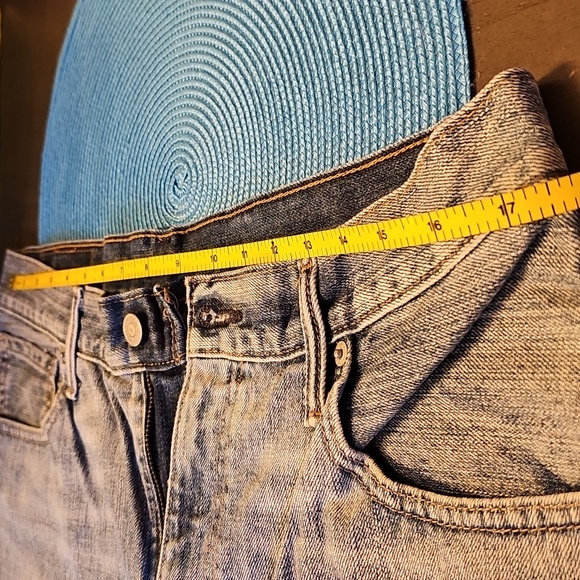 Men's Levi denim shorts style 569 waist 33 - Picture 7 of 8